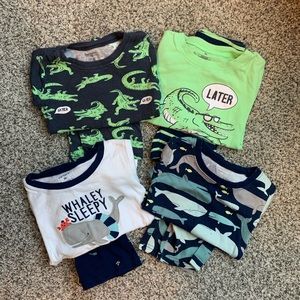 Carters pajamas - Size 5T